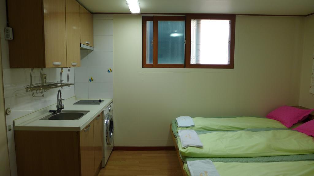 Bong Backpackers Hostel Seoul Room photo